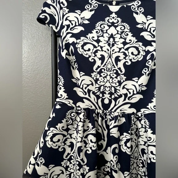 🚨 B. Darlin Navy/White Abstract Dress. Size 7/8. - Picture 5 of 8